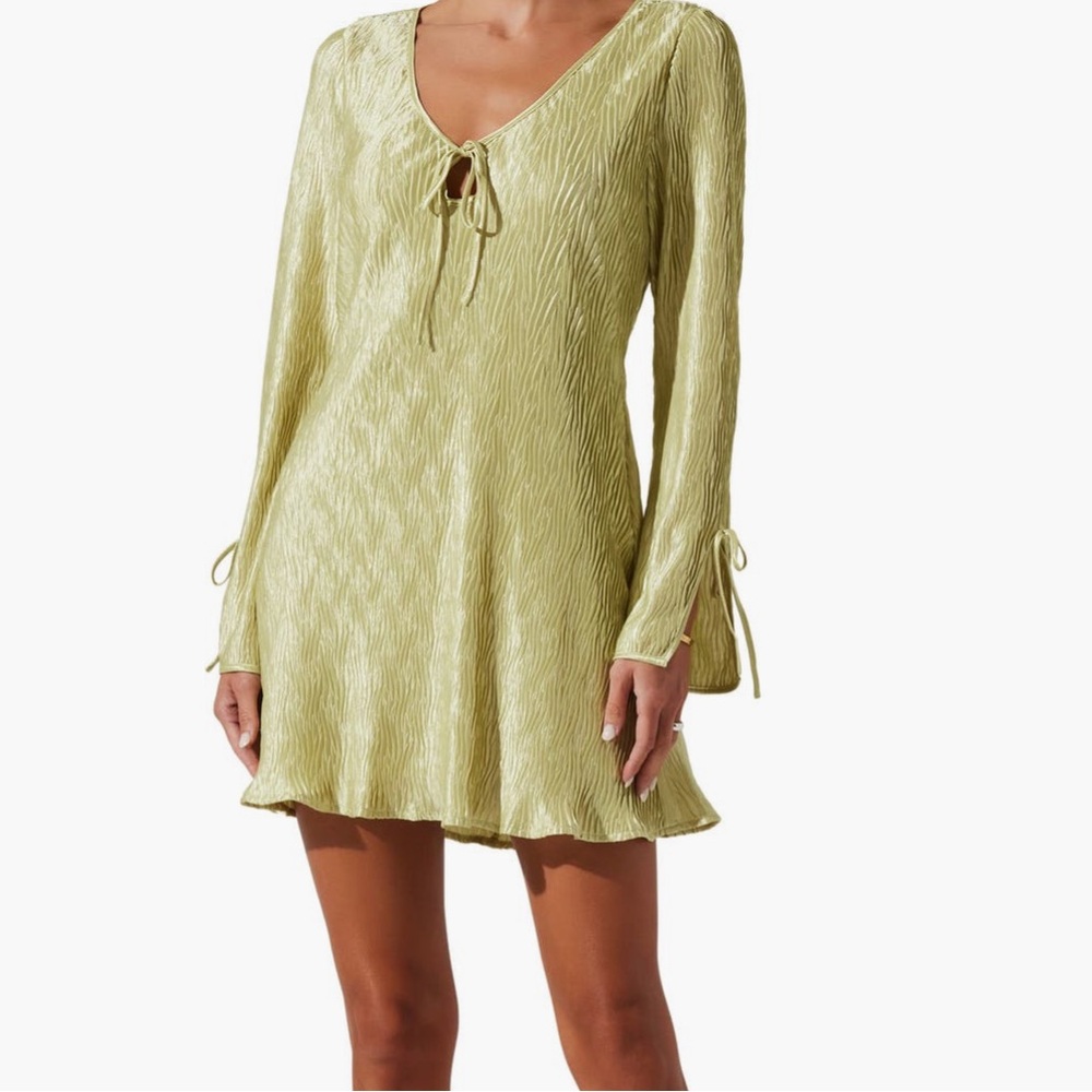 ASTR the Label long sleeve Plissé Minidress